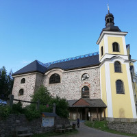 Mojmir Churavy · Wikimedia Commons · CC BY-SA 4.0 / https://commons.wikimedia.org/wiki/File:Neratov_Orlic_Hory_Kostel_01.jpg