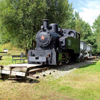 Hornické muzeum Krásno venkovní expozice (1).jpg — Lubor Ferenc / Wikimedia Commons / CC BY-SA 4.0 / https://commons.wikimedia.org/wiki/File:Hornick%C3%A9_muzeum_Kr%C3%A1sno_venkovn%C3%AD_expozice_(1).jpg