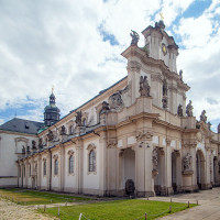 Klášter Osek kostel 1.jpg — VitVit / Wikimedia Commons / CC BY-SA 4.0 / https://commons.wikimedia.org/wiki/File:Kl%C3%A1%C5%A1ter_Osek_kostel_1.jpg
