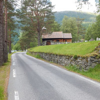 Photo: Jan-Tore Egge · CC BY-SA 4.0 · Wikimedia Commons / https://commons.wikimedia.org/wiki/File:FV610P_Hestad_kapell.jpg / Rights: https://commons.wikimedia.org/wiki/File:FV610P_Hestad_kapell.jpg / Usage: 상업적 재사용 허용 라이선스. BY/SA 표기, 원본 출처·라이선스 링크·수정 표시 및 공유동일조건을 지켜야 함. 서버 HTTP·MIME 업로드 검사는 별도.