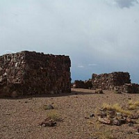 National Park Service inventory / Wikimedia Commons / Public Domain / https://commons.wikimedia.org/wiki/File:Agate_House.jpg / Usage: Commons 개별 File 페이지 표시 라이선스 기준. 게시 시 출처·저작자·라이선스·수정 여부를 함께 표시. 원본 바이너리/서버 등록은 미실행.