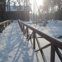 Janiwiki0 · Wikimedia Commons · CC BY-SA 4.0 / https://commons.wikimedia.org/wiki/File:Langinkoski%20maja%20talvella.jpg / Rights: https://commons.wikimedia.org/wiki/File:Langinkoski%20maja%20talvella.jpg / Usage: 저작자·원본 파일 페이지·라이선스 링크 및 변경 여부를 표시. BY-SA 이미지를 수정·재배포할 경우 동일조건변경허락 준수. 저작권 외 시설·전시물·초상권은 별도 확인.