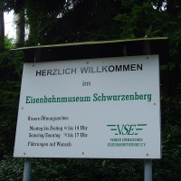 Klaus Nahr / Wikimedia Commons / CC BY-SA 2.0 / https://commons.wikimedia.org/wiki/File:041_Eisenbahnmuseum_Schwarzenberg_-_Flickr_-_KlausNahr.jpg / Usage: 개별 Commons 파일 페이지의 저작자·라이선스 확인. 원본 바이너리 응답 및 디코딩은 미검증. 게시 시 저작자·원본·라이선스 링크 표기, 이미지 수정 표시 및 CC BY-SA 조건 준수.