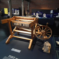 Stefan Kühn / Wikimedia Commons / CC0 1.0 / https://commons.wikimedia.org/wiki/File:20151111_Industriemuseum_Chemnitz_004.jpg / Usage: 개별 Commons 파일 페이지의 저작자·라이선스 확인. 원본 바이너리 응답 및 디코딩은 미검증. 게시 시 저작자·원본·라이선스 링크 표기, 이미지 수정 표시 및 CC BY-SA 조건 준수.