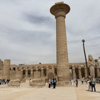 ولاء · Wikimedia Commons · CC BY-SA 4.0 / https://commons.wikimedia.org/wiki/File:Karnak_Temple_Complex,_Egypt53.jpg / Usage: 상업적 이용 가능. 저작자·라이선스·원본 페이지 링크 표기, 변경 시 변경 고지. 동일조건변경허락 조건 준수.