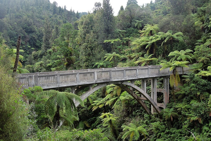 브리지 투 노웨어 (Bridge to Nowhere Walk)