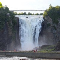 Didier Moïse · Wikimedia Commons · CC BY-SA 4.0 / https://commons.wikimedia.org/wiki/File:Montmorency_Falls%2C_Quebec_City%2C_Canada.jpg / Rights: 개별 Wikimedia Commons 파일 페이지의 CC BY-SA 4.0 표시 / Usage: 상업적 이용 가능. 저작자·원본 링크·라이선스 링크 표기. 편집 시 변경 표시, 동일조건변경허락 준수. 원본 다운로드 및 서버 게시 결과는 미검증.