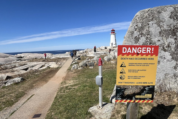 페기스 포인트 등대 (Peggy's Point Lighthouse)