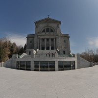 Serge Melki / Wikimedia Commons / CC BY 2.0 / https://commons.wikimedia.org/wiki/File:Montreal_-_Oratoire_St._Joseph_(7082090631).jpg / Rights: https://commons.wikimedia.org/wiki/File:Montreal_-_Oratoire_St._Joseph_(7082090631).jpg / Usage: 저작자·출처·라이선스 링크 표시 필수. 원본 수정·크롭·변환 시 수정 사실 표시.