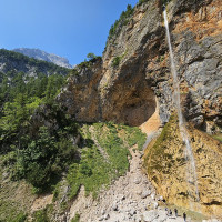 MPhernambucq · Wikimedia Commons · CC BY-SA 3.0 / https://commons.wikimedia.org/wiki/File:Rinka_falls.jpg / Usage: 상업적 재사용 가능 저작권 라이선스. 출처·저작자·라이선스 링크 필수; CC BY-SA 가공 시 동일조건, 크기조절·편집사항 표기. 시설·문화재 기타 권리 별도 확인.
