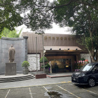 LN9267 · Wikimedia Commons · CC BY-SA 4.0 / https://commons.wikimedia.org/wiki/File:Lin_Zexu_Memorial_Museum_of_Macao_entry_26-08-2023.jpg / Usage: 표시된 사진과 파일 페이지의 정확한 저작자·라이선스 표기 필요. CC BY-SA 사진 수정 시 동일조건변경허락 준수. 원본 HTTP 및 관리자 서버 저장은 별도로 미검증.
