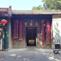 Yumeto · Wikimedia Commons · CC BY-SA 4.0 / https://commons.wikimedia.org/wiki/File:20260528_Templo_de_Tin_Hau_da_Taipa.jpg / Usage: 표시된 사진과 파일 페이지의 정확한 저작자·라이선스 표기 필요. CC BY-SA 사진 수정 시 동일조건변경허락 준수. 원본 HTTP 및 관리자 서버 저장은 별도로 미검증.