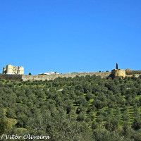 Vitor Oliveira · CC BY-SA 2.0 · Wikimedia Commons / https://commons.wikimedia.org/wiki/File:Castelo_de_Evoramonte_-_Portugal_(10358987743).jpg / Usage: Commons 개별 사진페이지에서 저작자·라이선스를 확인함. CC BY/CC BY-SA 상업적 재사용시 저작자·원본 URL·라이선스 링크·변경내용을 표기하고 BY-SA 개작시 동일조건공유 준수. 사진 저장 HTTP 결과 미검증.