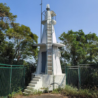 Yumeto / Wikimedia Commons / CC BY-SA 4.0 / https://commons.wikimedia.org/wiki/File:20251019_Farol_de_K%C3%A1-H%C3%B3.jpg / Usage: 상업적 재사용 가능. 저작자·라이선스·원본 URL 표시 필수; 변경·편집 시 CC BY-SA 4.0의 동일조건 및 변경 고지 준수. 원본 URL은 Commons 규칙으로 구성, 실제 서버 다운로드와 최종 표시 미검증.
