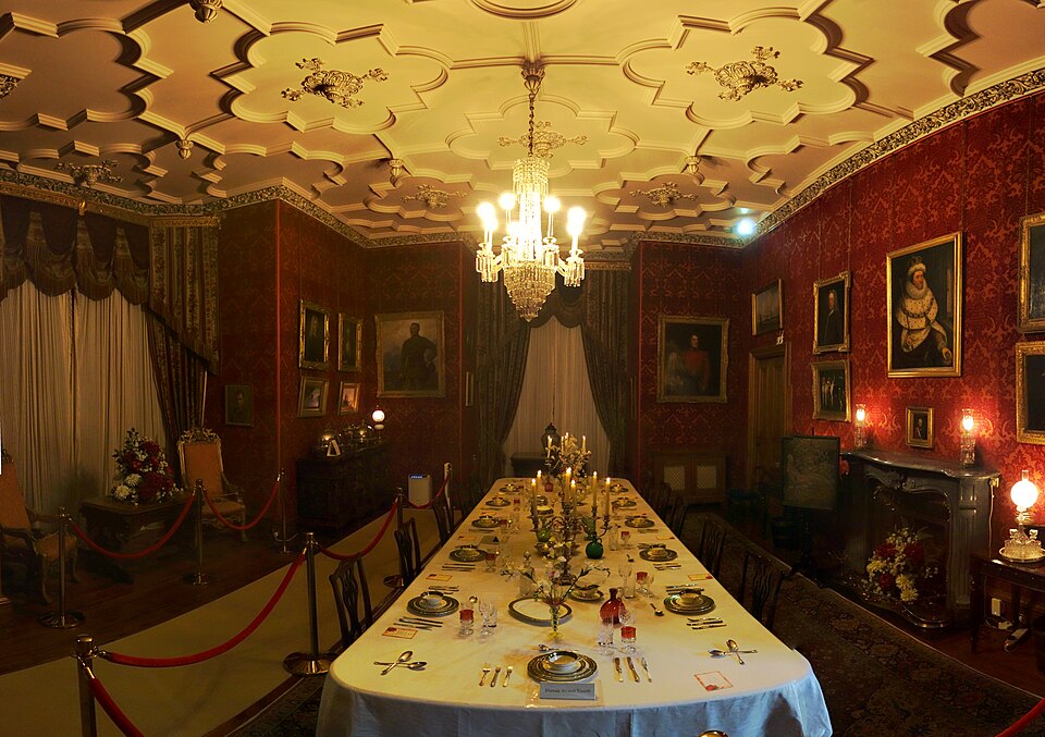 머크로스 하우스·정원·전통농장 (Muckross House, Gardens and Traditional Farms) 여행 추천 - 로드트립